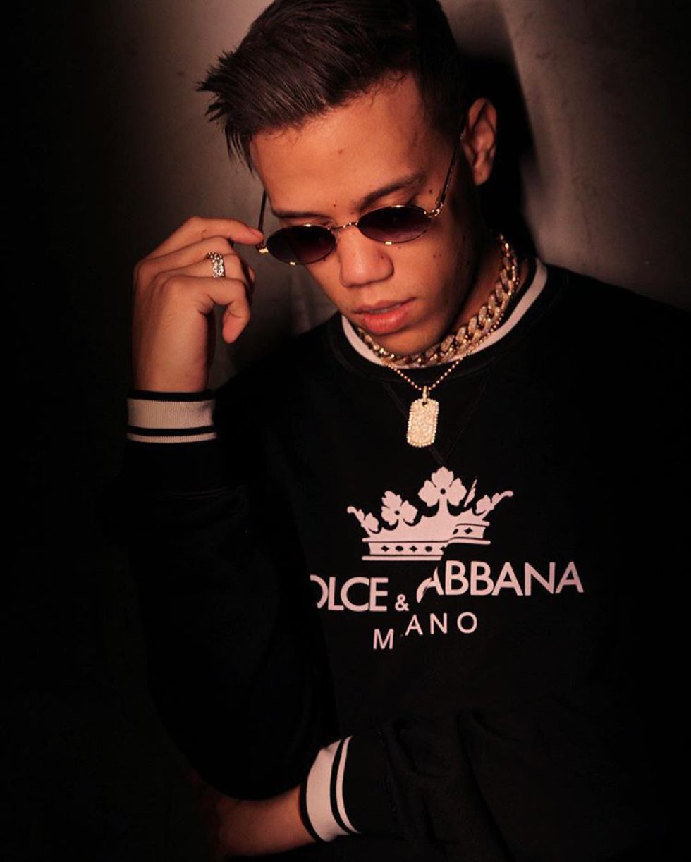 Maluma, Balvin, Nicky Jam, Bad Bunny… todos los reguetoneros usan el mismo complemento Maluma, Balvin, Nicky Jam, Bad Bunny… todos los reguetoneros usan el mismo complemento