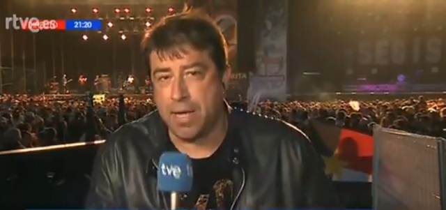 Este periodista de TVE se viene arriba en pleno Telediario Este periodista de TVE se viene arriba en pleno Telediario