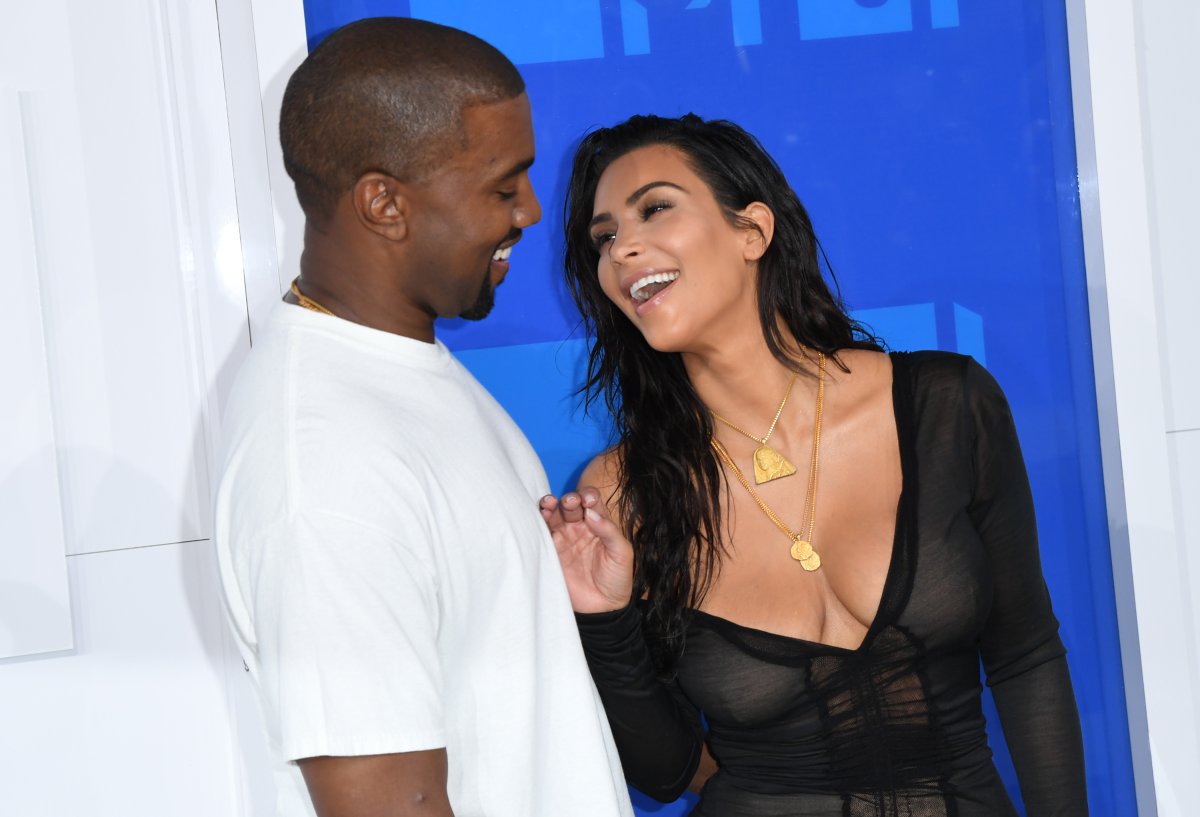 Kim Kardashian y Kanye West celebran su aniversario de la manera más romántica Kim Kardashian y Kanye West celebran su aniversario de la manera más romántica