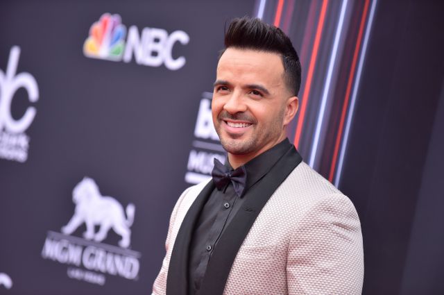 Luis Fonsi ya tiene nueva chica y es explosiva Luis Fonsi ya tiene nueva chica y es explosiva
