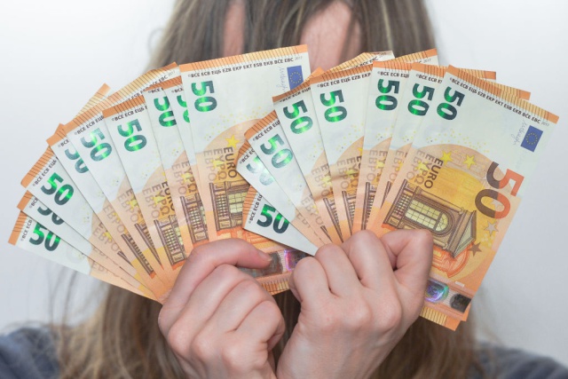 Cómo ganar 1.500 euros solo con decir tu nombre Cómo ganar 1.500 euros solo con decir tu nombre