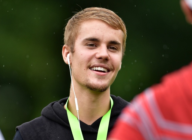 Justin Bieber invita a un fan queer a acudir a su iglesia Justin Bieber invita a un fan queer a acudir a su iglesia