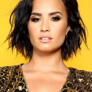 Demi Lovato sube una foto besando a su bailarina