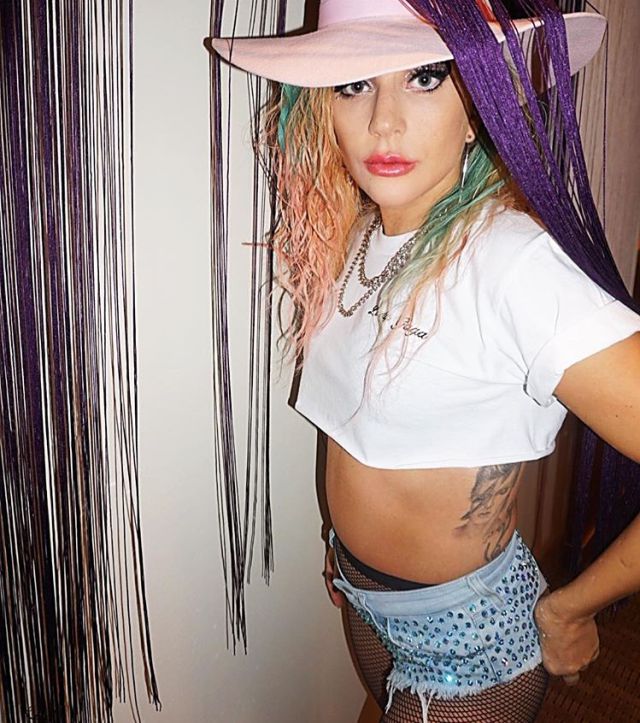 Tendrás que rascarte el bolsillo (pero bien) para vestir como Lady Gaga en el Orgullo Tendrás que rascarte el bolsillo (pero bien) para vestir como Lady Gaga en el Orgullo