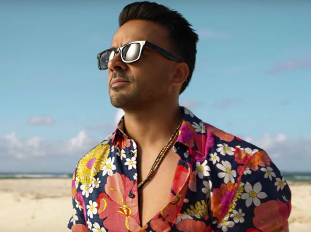 Luis Fonsi recibe una sorpresa de su mujer que suena a ‘Calypso’ Luis Fonsi recibe una sorpresa de su mujer que suena a ‘Calypso’