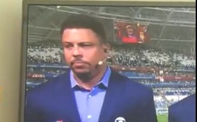 ¿A qué mira Ronaldo? El vídeo que da la vuelta al mundo ¿A qué mira Ronaldo? El vídeo que da la vuelta al mundo