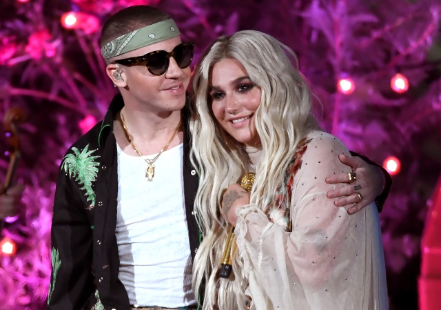Macklemore concluye su gira con una bonita e inesperada dedicatoria a Ke$ha Macklemore concluye su gira con una bonita e inesperada dedicatoria a Ke$ha