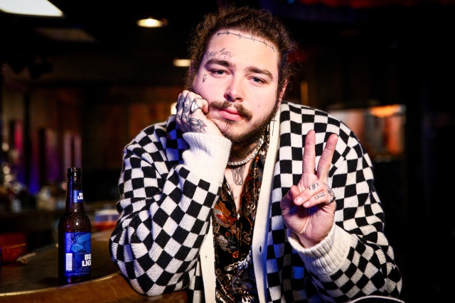 Post Malone vive uno de los peores momentos de su vida en un avión Post Malone vive uno de los peores momentos de su vida en un avión