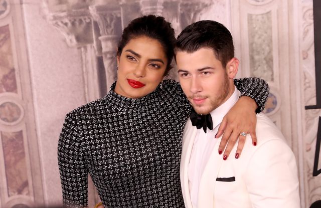 Nick Jonas y Priyanka Chopra imitan la foto del príncipe Henry y Meghan Markle Nick Jonas y Priyanka Chopra imitan la foto del príncipe Henry y Meghan Markle