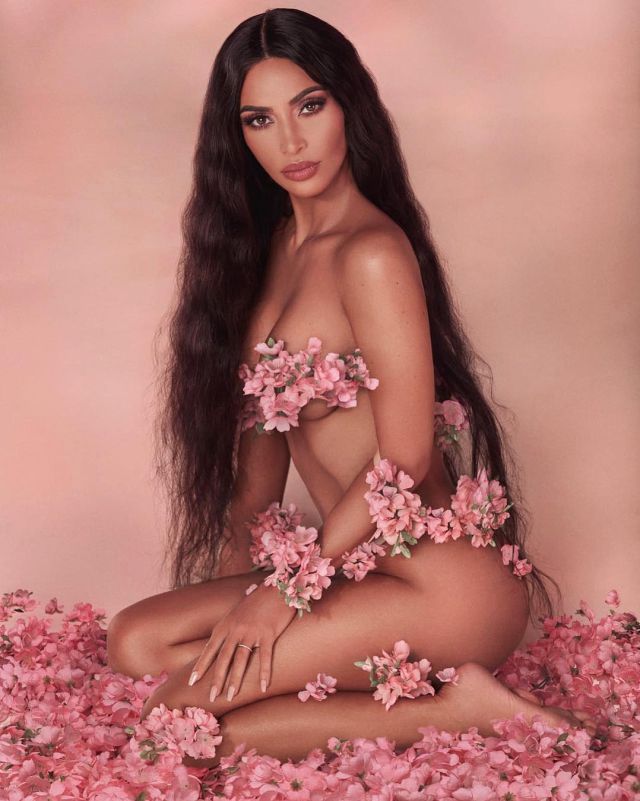 ¿Ha replicado Kim Kardashian una foto de Paris Hilton? ¿Ha replicado Kim Kardashian una foto de Paris Hilton?