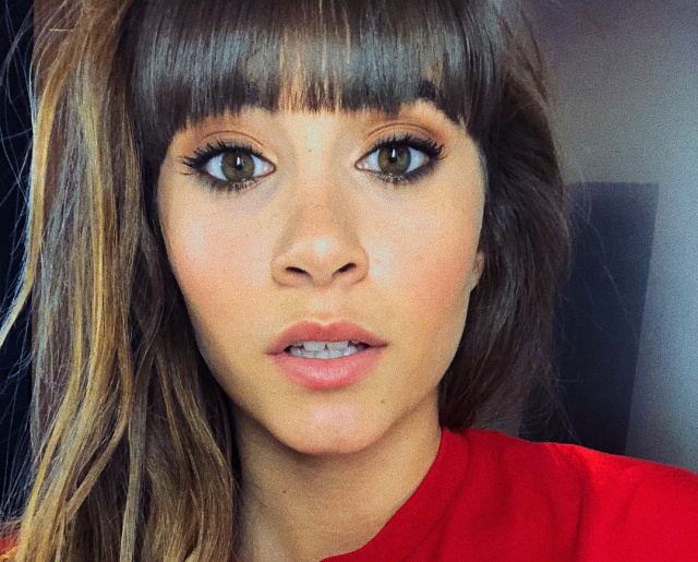 ¡Momentazo! Aitana sorprende a una fan y canta con ella ‘Arde’ ¡Momentazo! Aitana sorprende a una fan y canta con ella ‘Arde’