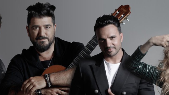 ‘La Voz’ revoluciona la calle: Luis Fonsi y Orozco se hacen pasar por viandantes... ¡y lo petan! ‘La Voz’ revoluciona la calle: Luis Fonsi y Orozco se hacen pasar por viandantes... ¡y lo petan!