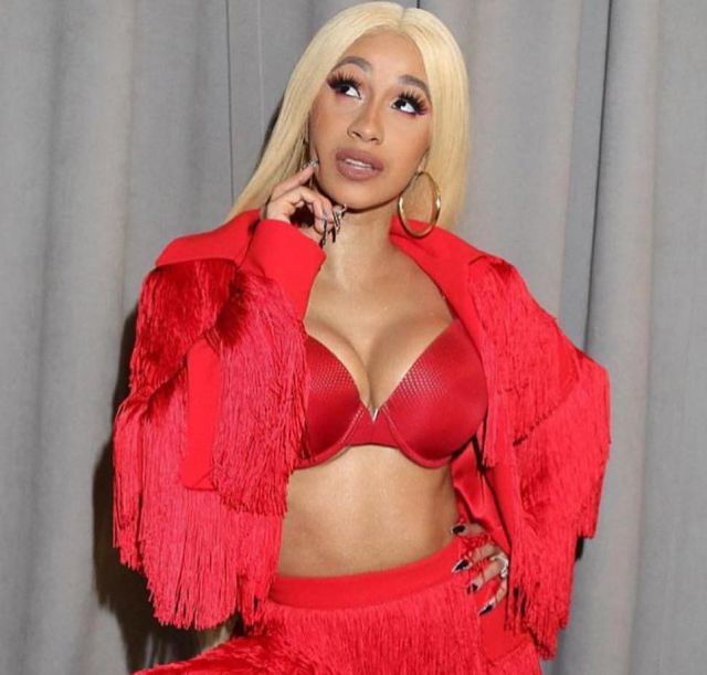 A ver quién es el guapo que le quita el Nº1 a Cardi B y Maroon 5 este sábado A ver quién es el guapo que le quita el Nº1 a Cardi B y Maroon 5 este sábado