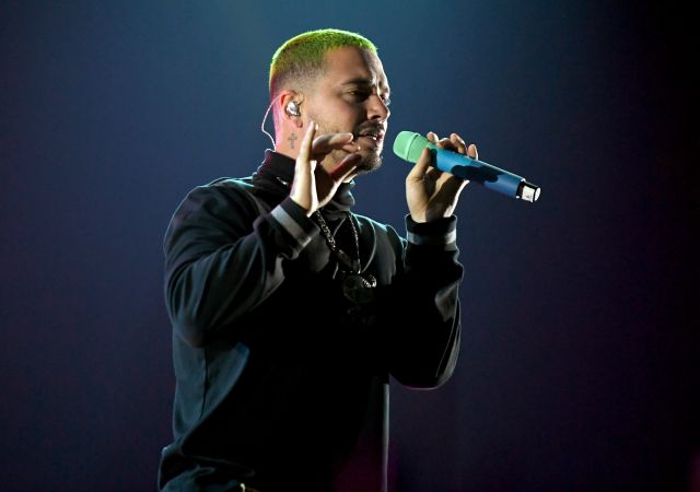 J Balvin responde a los comentarios homófobos contra su forma de vestir J Balvin responde a los comentarios homófobos contra su forma de vestir