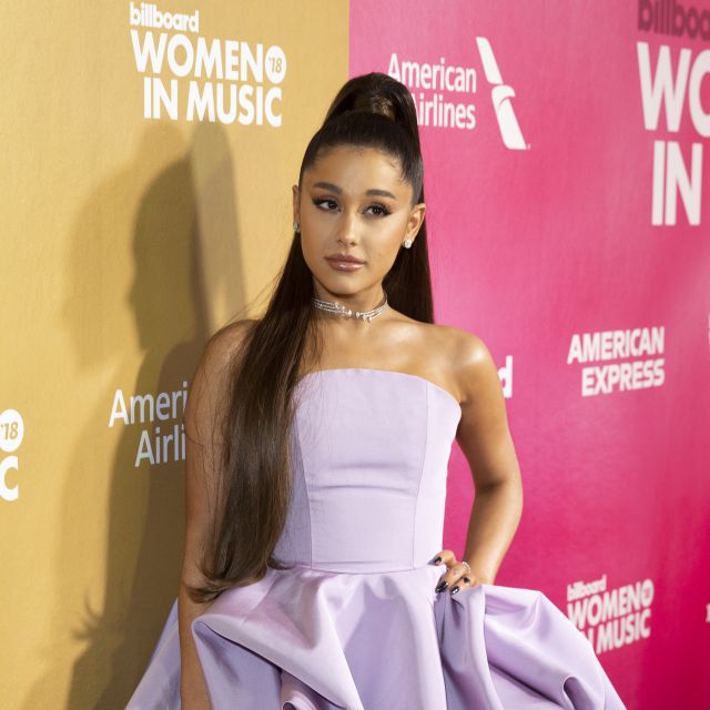 Ariana Grande se tatúa en japonés y comete un error Ariana Grande se tatúa en japonés y comete un error