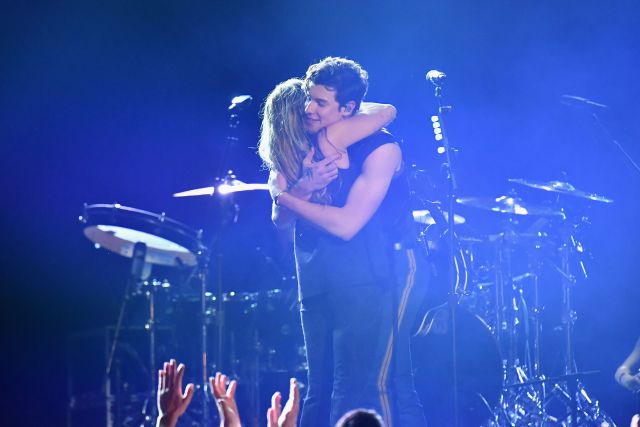 Miley Cyrus y Shawn Mendes, una pareja de hecho en los Grammy Miley Cyrus y Shawn Mendes, una pareja de hecho en los Grammy