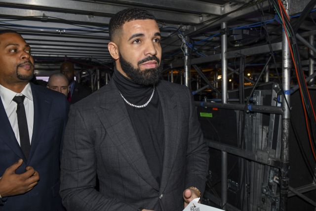 Drake deja de cantar su canción con Michael Jackson tras el estreno de ‘Leaving Neverland’ Drake deja de cantar su canción con Michael Jackson tras el estreno de ‘Leaving Neverland’
