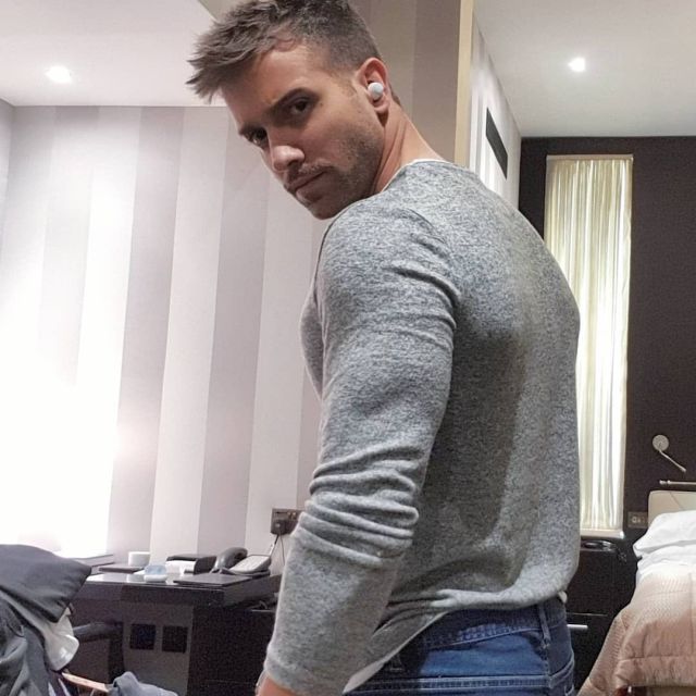 Laura Pausini bromea con los músculos de Pablo Alborán Laura Pausini bromea con los músculos de Pablo Alborán