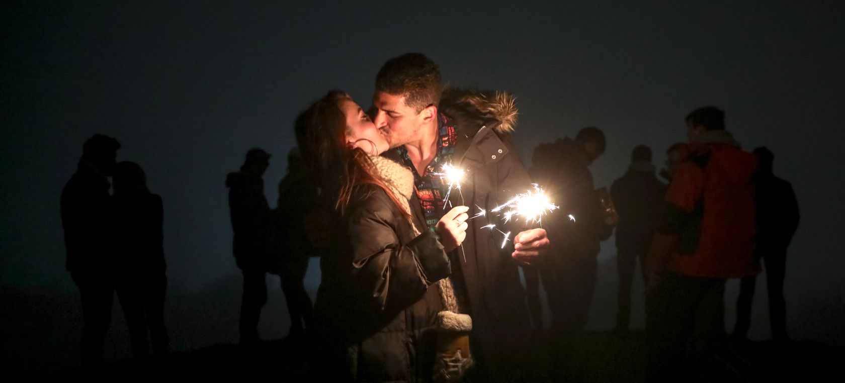Pareja besándose Pareja besándose