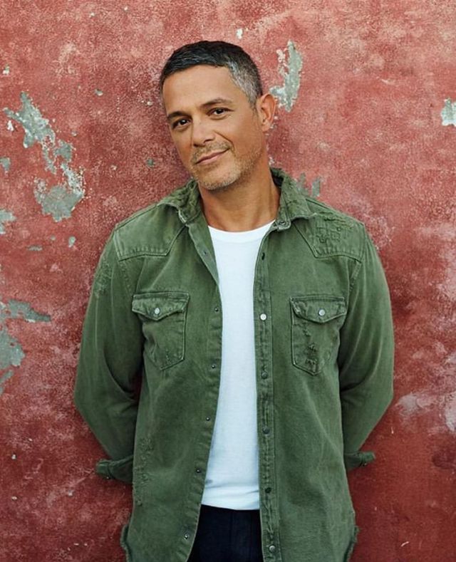 Alejandro Sanz lanza disco, pero pospone la promoción debido a una neumonía Alejandro Sanz lanza disco, pero pospone la promoción debido a una neumonía