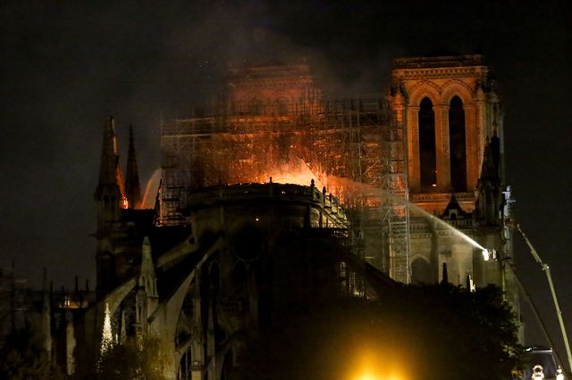 Bisbal, Alborán o Pedroche lloran por Notre Dame Bisbal, Alborán o Pedroche lloran por Notre Dame