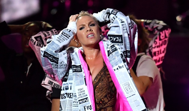 Así suena ‘Hurts 2B Human’, la potente balada de P!nk que da nombre a su nuevo disco Así suena ‘Hurts 2B Human’, la potente balada de P!nk que da nombre a su nuevo disco