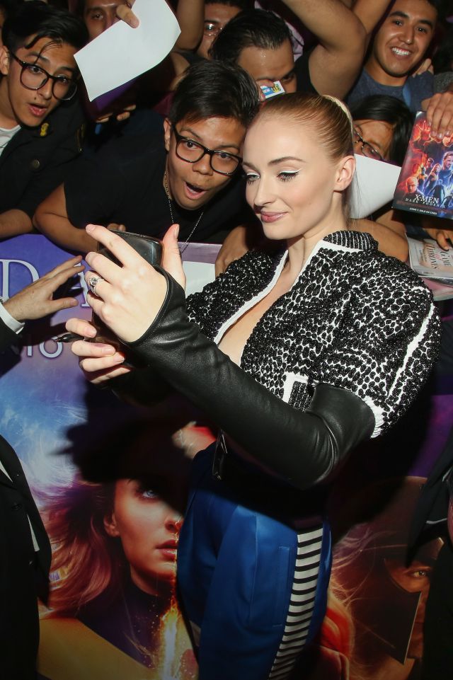 Sophie Turner se convierte en Ariana Grande y se despide de 'Juego de tronos' Sophie Turner se convierte en Ariana Grande y se despide de 'Juego de tronos'