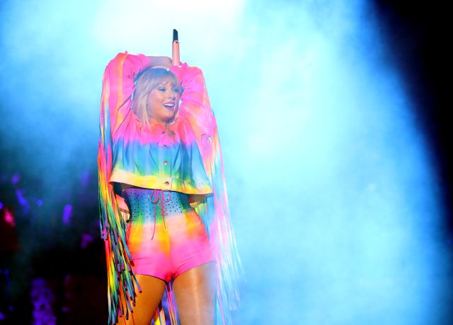 Taylor Swift reivindica el Orgullo con un estilismo y un discurso que son una auténtica fantasía Taylor Swift reivindica el Orgullo con un estilismo y un discurso que son una auténtica fantasía
