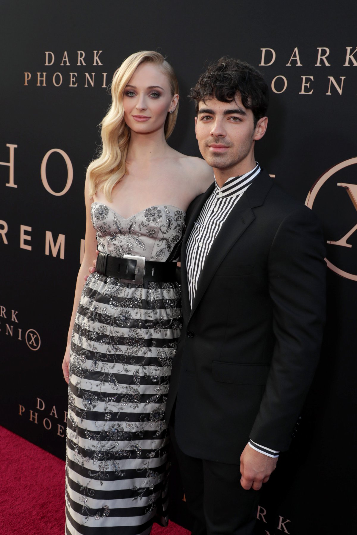 Sophie Turner deslumbra en la premiere en Los Ángeles de X-Men: Fénix Oscura Sophie Turner deslumbra en la premiere en Los Ángeles de X-Men: Fénix Oscura