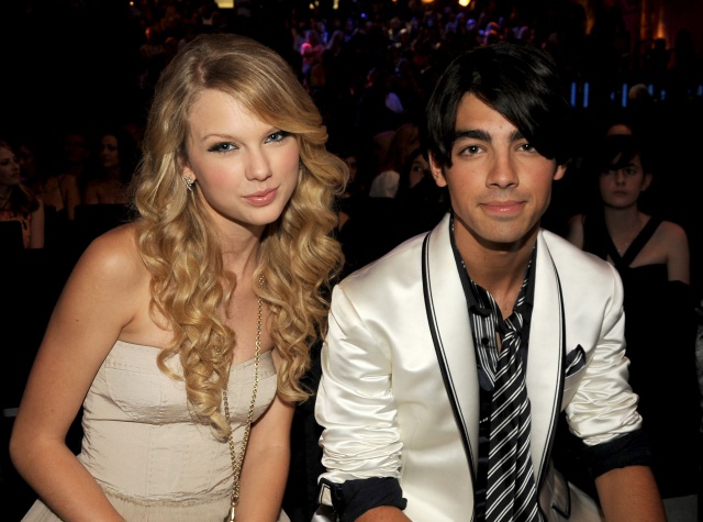 Taylor Swift se arrepiente de su confesión sobre Joe Jonas, y él responde Taylor Swift se arrepiente de su confesión sobre Joe Jonas, y él responde