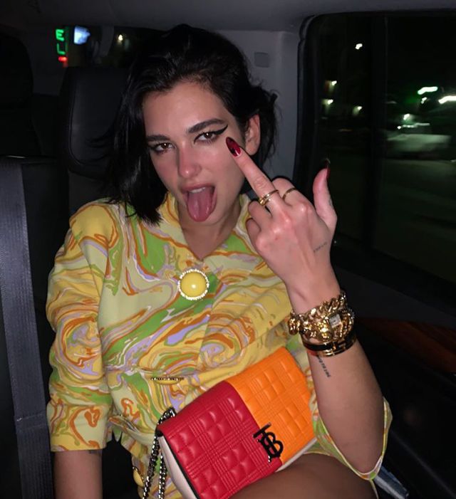 Dua Lipa contesta a los que la acusan de haber retocado los labios de sus fotos de niña Dua Lipa contesta a los que la acusan de haber retocado los labios de sus fotos de niña