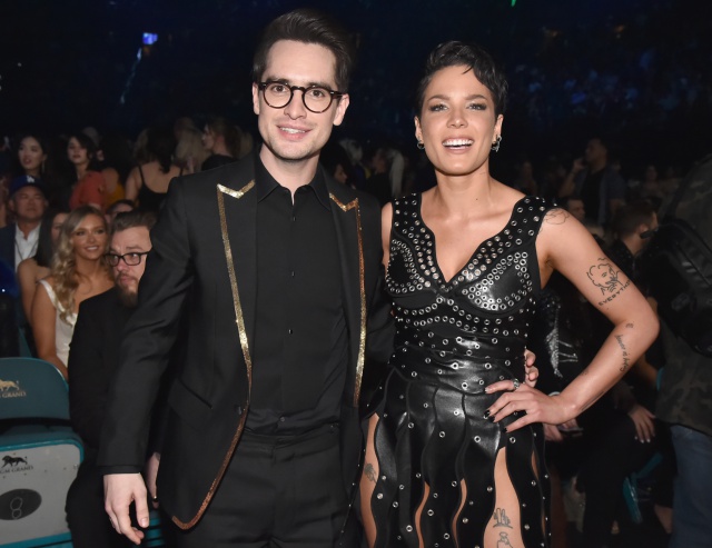 El bonito regalo que Brendon Urie le hizo a Halsey tras escuchar su triste anécdota El bonito regalo que Brendon Urie le hizo a Halsey tras escuchar su triste anécdota