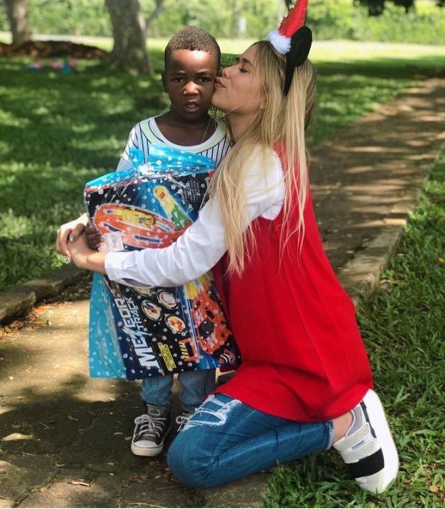 ‘Influencers sin fronteras’: La crítica al postureo solidario que arrasa en Twitter ‘Influencers sin fronteras’: La crítica al postureo solidario que arrasa en Twitter