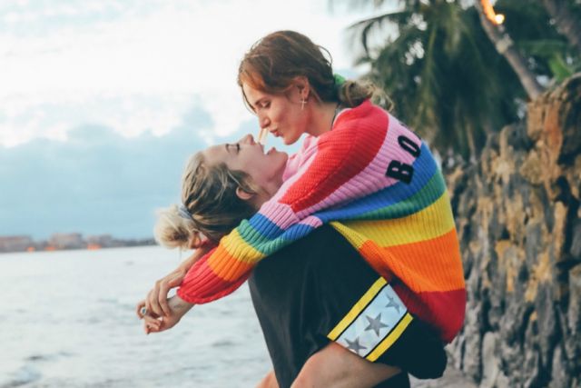 Bella Thorne empieza una fuerte discusión en Twitter con su ex novia Tana Mongeau Bella Thorne empieza una fuerte discusión en Twitter con su ex novia Tana Mongeau