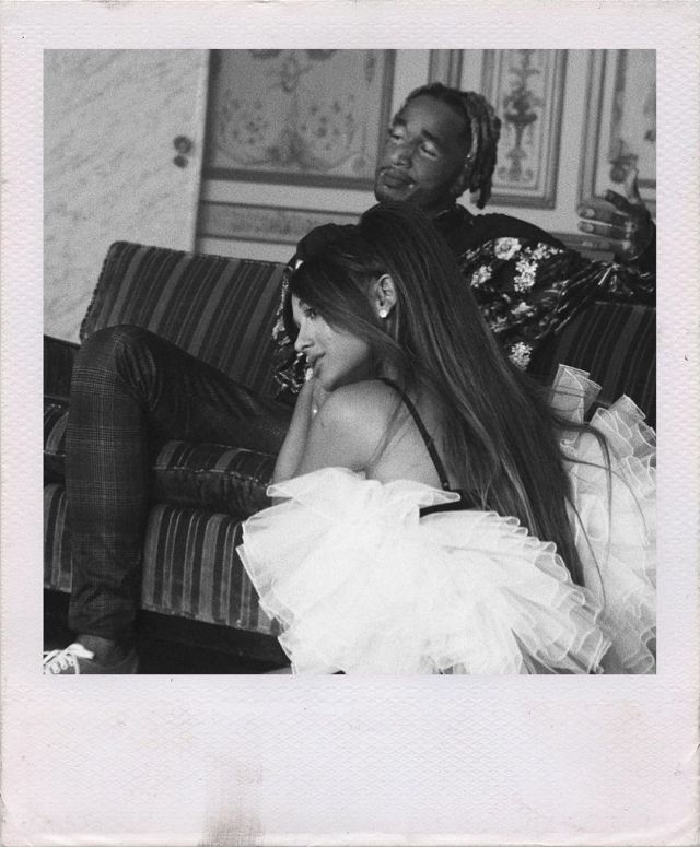 Ariana Grande podría estar saliendo con uno de los integrantes de Social House Ariana Grande podría estar saliendo con uno de los integrantes de Social House