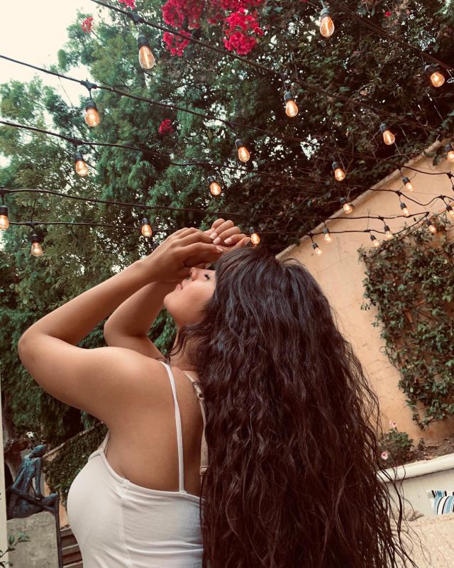 Esto es lo que pasa cuando Camila Cabello se pone a escuchar canciones de amor en su habitación Esto es lo que pasa cuando Camila Cabello se pone a escuchar canciones de amor en su habitación