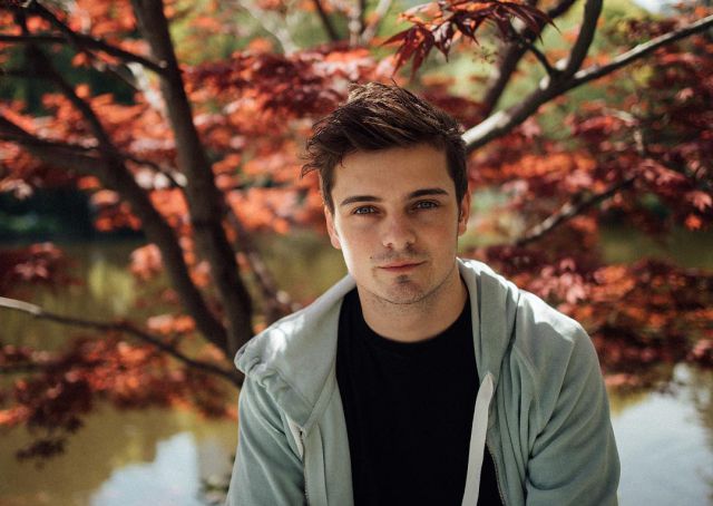 Martin Garrix comparte una foto con su novia Charelle y nos morimos de amor Martin Garrix comparte una foto con su novia Charelle y nos morimos de amor
