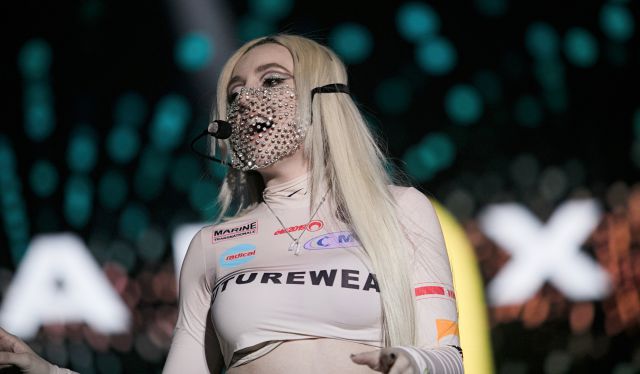 Ava Max se defiende de los haters que critican su característico peinado Ava Max se defiende de los haters que critican su característico peinado