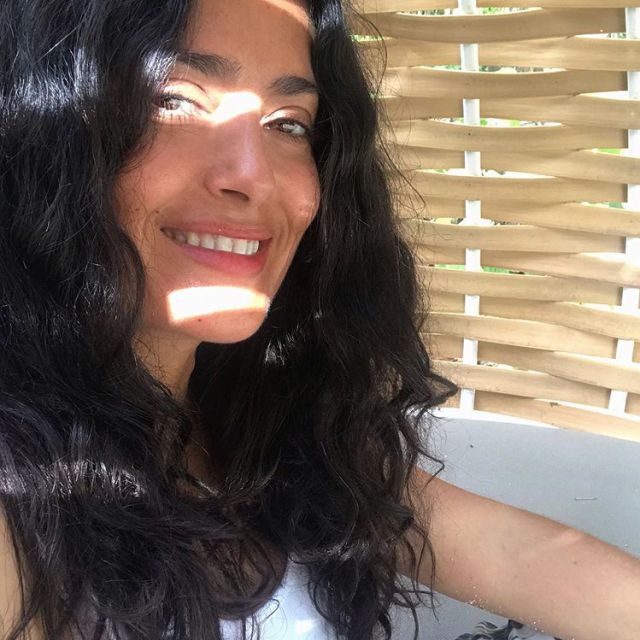 Salma Hayek celebra sus 53 con un espectacular posado en bikini Salma Hayek celebra sus 53 con un espectacular posado en bikini