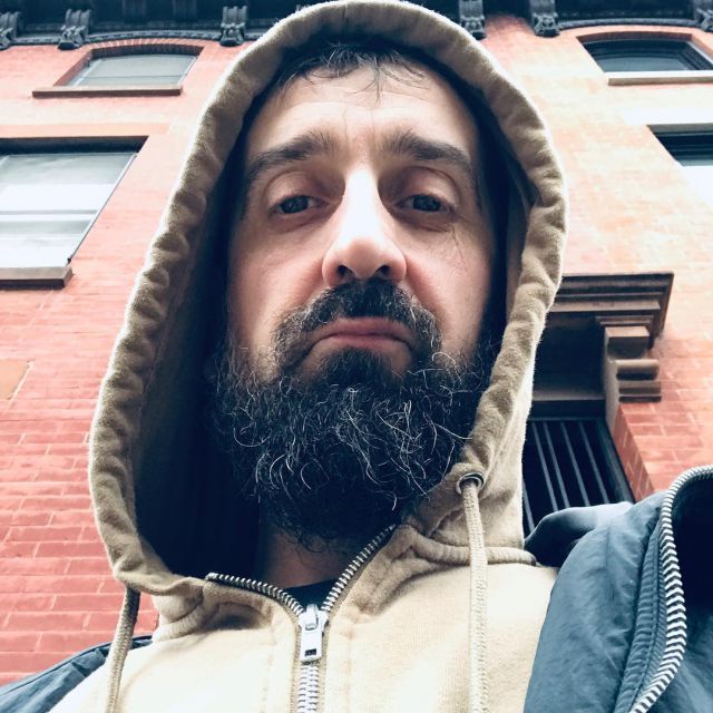 Javier Calvo: “Los adolescentes son unos descerebrados a los que no hay que hacer ningún tipo de caso” Javier Calvo: “Los adolescentes son unos descerebrados a los que no hay que hacer ningún tipo de caso”
