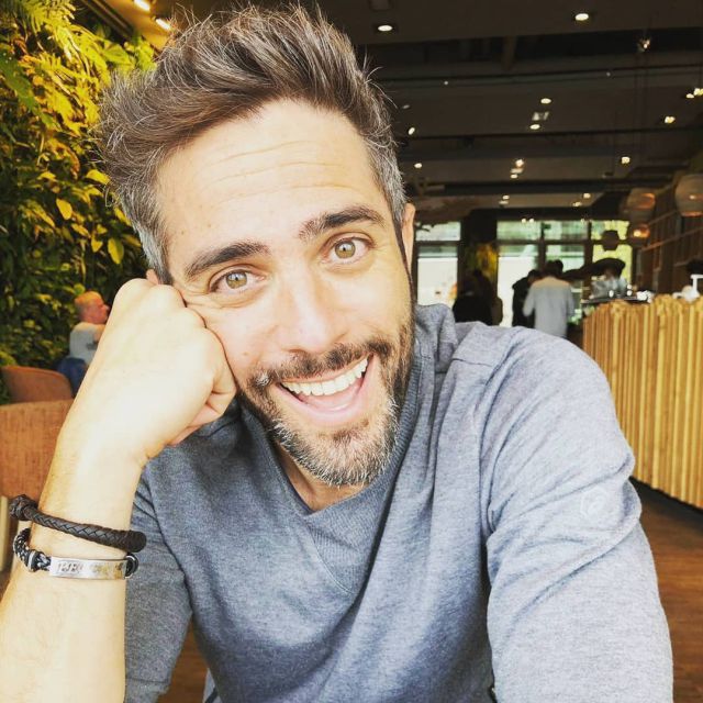 Roberto Leal, Raúl Gómez y su videoclip de ‘Estar enamorados’ será lo más surrealista que veas hoy Roberto Leal, Raúl Gómez y su videoclip de ‘Estar enamorados’ será lo más surrealista que veas hoy