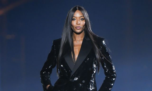 A Naomi Campbell le llueven las críticas por este detalle en su vestido A Naomi Campbell le llueven las críticas por este detalle en su vestido