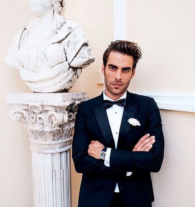 Jon Kortajarena coincide en París con Rosalía, María Pedraza y Katherine Langford Jon Kortajarena coincide en París con Rosalía, María Pedraza y Katherine Langford