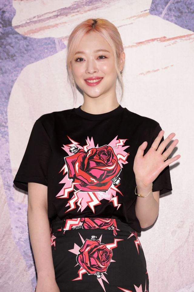 El K-Pop, en duelo por la prematura muerte de Sulli, una de sus estrellas El K-Pop, en duelo por la prematura muerte de Sulli, una de sus estrellas