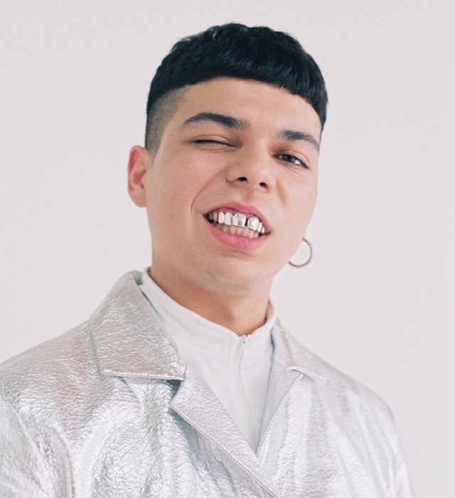 Gianluca: “En Chile los artistas nos preguntamos entre nosotros qué hacer más allá de usar nuestra voz para cambiar las cosas” Gianluca: “En Chile los artistas nos preguntamos entre nosotros qué hacer más allá de usar nuestra voz para cambiar las cosas”