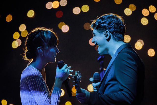 Las fotos de Aitana y Alfred compartiendo escenario son pura emoción Las fotos de Aitana y Alfred compartiendo escenario son pura emoción