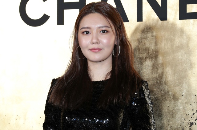 Una conocida cantante de K-Pop se une al elenco de una nueva comedia romántica Una conocida cantante de K-Pop se une al elenco de una nueva comedia romántica