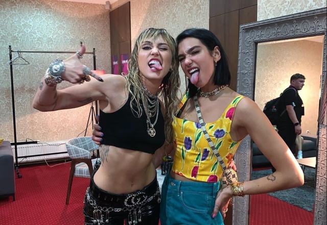 Dua Lipa y Miley Cyrus traen algo entre manos Dua Lipa y Miley Cyrus traen algo entre manos