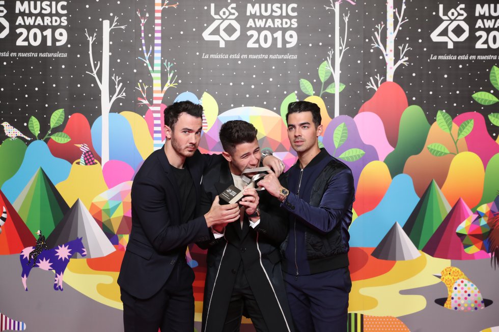 Grupo internacional: Jonas Brothers Grupo internacional: Jonas Brothers