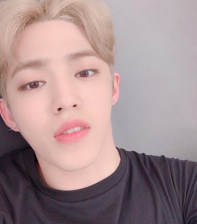 S.Coups descansa de SEVENTEEN S.Coups descansa de SEVENTEEN